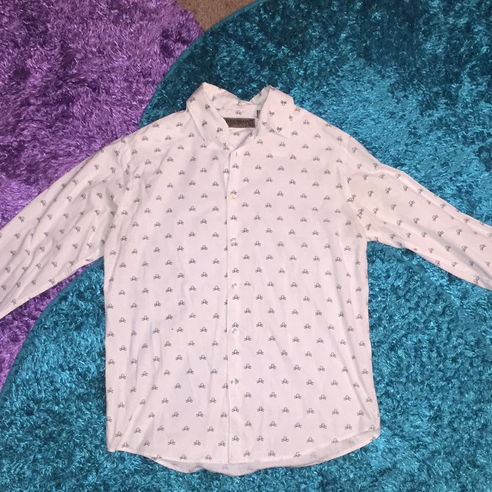 Red Snap white collar long-sleeve shirt